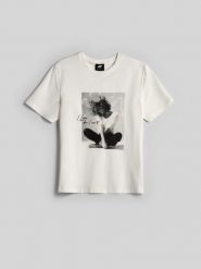 4F T-shirt relaxed z nadrukiem damski - kremowy XS. Białe t-shirty damskie 4F, m, bez wzorów, z bawełny, bez kołnierzyka. Za 79.99 zł.