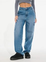 Jeansy cargo z wysokim stanem - niebieski. Niebieskie jeansy damskie Sinsay, z podwyższonym stanem. Za 59.99 zł.