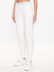 Guess Spodnie piżamowe O3YB00 KBS91 Biały Regular Fit. Białe piżamy damskie Guess, z aplikacjami, z bawełny, bez ramiączek. Za 129.99 zł.