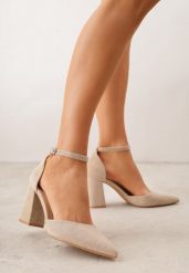 Ciemnobeżowe Czółenka z Imitacji Zamszu na Słupku z Noskiem w Szpic Violetto. Brązowe czółenka damskie Born2be, bez wzorów, z jeansu, bez obcasa, na słupku. Za 79.99 zł.