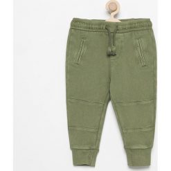 Spodnie dresowe - Khaki. Brązowe spodnie niemowlęce Reserved, z dresówki. W wyprzedaży za 24.99 zł.