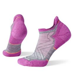 Skarpety Biegowe Damskie Smartwool Run Targeted Cushion Low Ankle Socks. Czerwone skarpetki damskie Smartwool, bez wzorów. Za 87.37 zł.