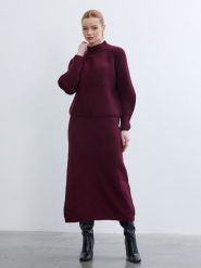 BGN Sweter w kolorze bordowym rozmiar: 36. Czerwone swetry klasyczne damskie BGN, prążkowane, bez kołnierzyka. Za 121.99 zł.