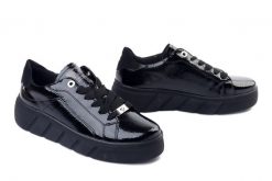 Rieker W2601-00 black, półbuty damskie. Czarne półbuty damskie Rieker, bez wzorów, ze skóry, bez obcasa, bez zapięcia. Za 399.90 zł.