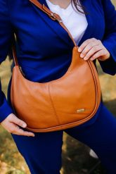 Shopperka skórzana SHE 711s camelowa. Brązowe torebki klasyczne damskie SHE, ze skóry, bez dodatków. Za 259.99 zł.