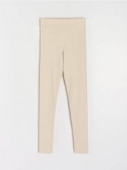 Prążkowane legginsy z gumką w pasie - kremowy. Białe legginsy damskie Sinsay, l, bez wzorów, prążkowane. Za 29.99 zł.