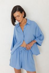 KOSZULA MEL NIEBIESKA S - Flawless. Niebieskie koszule damskie Flawless, s, bez wzorów, z materiału, klasyczne, bez kołnierzyka, bez ramiączek. Za 397.00 zł.
