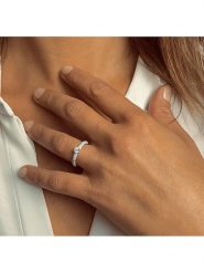 Les Favorites Srebrny pierścionek z cyrkoniami rozmiar: 58. Szare pierścionki damskie Les Favorites, z cyrkonią, srebrne. Za 162.49 zł.