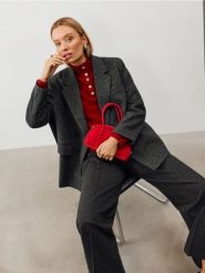 Klasyczny żakiet dwurzędowy oversize - czarny. Czarne marynarki i żakiety damskie Sinsay, l, bez wzorów, klasyczne. Za 79.99 zł.