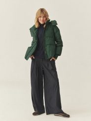 TATUUM Kurtka zimowa w kolorze zielonym rozmiar: 42. Zielone kurtki damskie TATUUM, na zimę, bez wzorów, z puchu, bez kaptura. Za 365.48 zł.