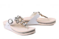 RIEKER V1461-90 silver/platinum, klapki japonki damskie. Brązowe klapki damskie Rieker, bez wzorów, bez obcasa, bez zapięcia. Za 287.92 zł.
