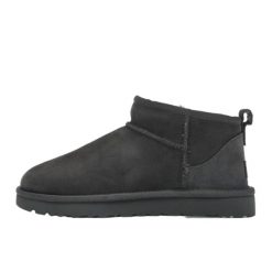 Buty do chodzenia dla dorosłych UGG Classic Ultra Mini Boot Grey. Szare obuwie sportowe casual damskie Ugg, bez zapięcia. Za 769.00 zł.