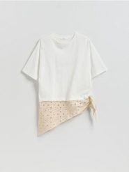 T-shirt z ażurową chustą - biały. Białe chusty damskie Reserved, w ażurowe wzory, z bawełny. Za 79.99 zł.