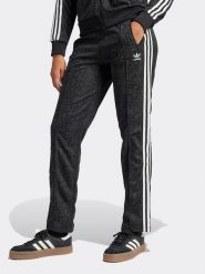 Adidas Spodnie dresowe w kolorze czarnym rozmiar: XS. Czarne spodnie dresowe damskie Adidas, xs, bez wzorów, z dresówki. Za 174.02 zł.