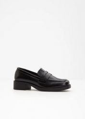 Loafersy chunky. Czarne czółenka damskie bonprix, bez wzorów, bez obcasa. Za 129.99 zł.