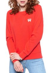 BLUZA WRANGLER CREW SWEAT BITTERSWEET RED W6Z1HAXBO 112130853. Czerwone bluzy damskie Wrangler, s, bez wzorów, bez kaptura. Za 129.99 zł.