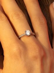 OR ÉCLAT Złoty pierścionek "Brillant" z cyrkoniami rozmiar: 52. Szare pierścionki damskie Or Éclat, z cyrkonią, złote. Za 1,261.99 zł.