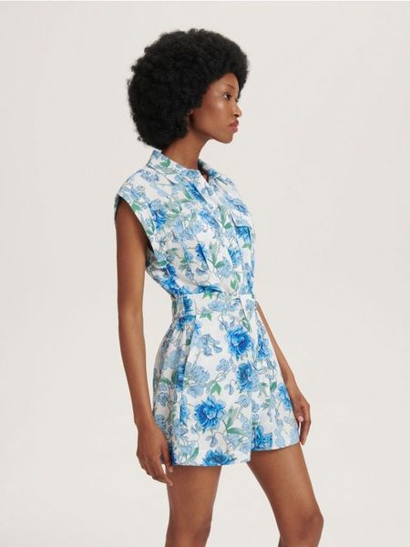 Wzorzysty kombinezon z lnem - niebieski. Niebieskie kombinezony damskie Reserved, l, bez wzorów, z bawełny, klasyczne, bez kołnierzyka, bez ramiączek. W wyprzedaży za 89.99 zł.