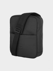 4F Saszetka crossbody na ramię - czarna Uniwersalny. Czarne nerki i saszetki damskie 4F, bez wzorów, z dzianiny. W wyprzedaży za 39.99 zł.