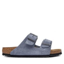Klapki Birkenstock. Niebieskie klapki damskie Birkenstock, bez wzorów, bez obcasa, bez zapięcia. Za 549.99 zł.