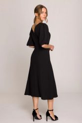 Elegancka sukienka koktajlowa z bufiastymi rękawami czarna. Czarne sukienki damskie Stylove, bez wzorów, z elastanu, eleganckie, bez ramiączek. Za 509.00 zł.