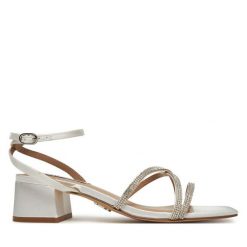 Sandały Steve Madden. Białe sandały damskie Steve Madden, bez wzorów, bez obcasa, na słupku, bez zapięcia. Za 399.99 zł.