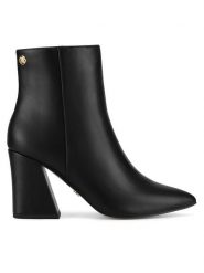 Nine West Botki WFA2869-1 Czarny. Czarne botki damskie Nine West, ze skóry, bez obcasa, na słupku, bez zapięcia. Za 279.99 zł.