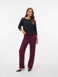 Vero Moda Koszulka w kolorze czarnym rozmiar: M. Czarne bluzki damskie Vero Moda, m, bez wzorów, z lyocellu, bez kołnierzyka, bez ramiączek. Za 66.00 zł.