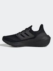 Adidas Buty "Ulrtaboost Light" w kolorze czarnym do biegania rozmiar: 39. Czarne obuwie sportowe damskie Adidas, do biegania. Za 377.74 zł.