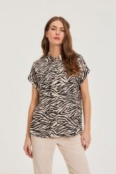 Koszula w zwierzęcy wzór beżowa. Brązowe koszule damskie MOODO, bez wzorów, z wiskozy, bez kołnierzyka, bez ramiączek. Za 89.99 zł.