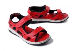 ARTIKER RELAKS 54C0614 c zerwony, sandały damskie. Czarne sandały damskie Artiker Relaks, bez wzorów, bez obcasa, na płaskiej podeszwie, bez zapięcia. Za 167.93 zł.