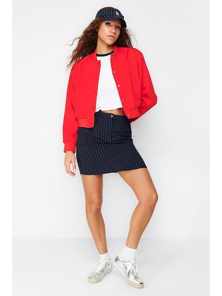 Trendyol Kurtka polarowa w kolorze czerwonym rozmiar: XS. Czerwone kurtki damskie Trendyol, xs, bez wzorów, z polaru, bez kaptura. Za 104.99 zł.