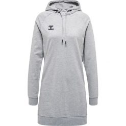 Damska bawełniana sukienka swetrowa Hummel Move Grid. Szare sukienki damskie Hummel, bez wzorów, z bawełny, sportowe, bez ramiączek. Za 293.00 zł.