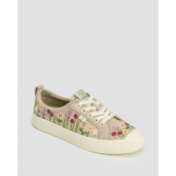 Trampki zamszowe damskie Cariuma OCA Low Rose Suede Embroidered Flowers. Brązowe trampki damskie CARIUMA, bez wzorów, z zamszu, bez zapięcia. W wyprzedaży za 338.25 zł.