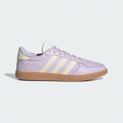Buty Breaknet Sleek. Białe obuwie trekkingowe damskie Adidas, z gumy, bez zapięcia. Za 239.00 zł.