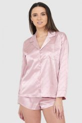 JUICY COUTURE Różowa satynowa koszula piżamowa w logo. Czerwone piżamy damskie Juicy Couture, bez wzorów, z satyny, bez ramiączek. W wyprzedaży za 199.99 zł.