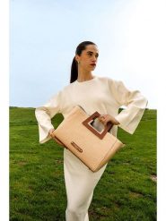 Maison héritage PARIS Skórzana torebka "Jane Paille" w kolorze beżowym - 35 x 25 x 15 cm rozmiar: onesize. Brązowe torebki klasyczne damskie maison héritage PARIS, z materiału, przez ramię, bez dodatków. Za 434.99 zł.