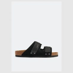 Uniseksowe japonki starannie zaprojektowana konstrukcja ZURICH. Czarne klapki damskie Birkenstock, bez wzorów, z nubiku, bez obcasa, bez zapięcia. Za 576.00 zł.