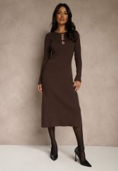 Brązowa Prążkowana Sukienka z Dzianiny z Wiskozą Zdobiona Aplikacjami Tusmeira. Brązowe sukienki damskie Renee, z aplikacjami, z dzianiny, eleganckie, bez ramiączek. Za 169.99 zł.