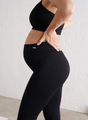 Damskie legginsy ciążowe prążkowane bezszwowe czarne. Czarne legginsy damskie Aim'n, s, bez wzorów, z elastanu, na fitness i siłownię. Za 142.24 zł.