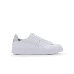Trampki damskie DIADORA STEP P FIREFLY. Białe trampki damskie Diadora, bez wzorów, bez zapięcia. Za 119.99 zł.