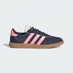 Buty Breaknet Sleek. Białe obuwie trekkingowe damskie Adidas, bez zapięcia. Za 259.00 zł.