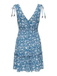 ONLY Sukienka letnia Fernanda 15373070 Niebieski Regular Fit. Niebieskie sukienki damskie Only, bez wzorów, z wiskozy, bez ramiączek. Za 159.99 zł.