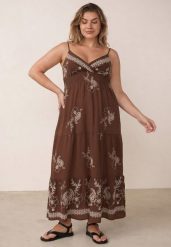 Brązowa Wiskozowa Sukienka Rozkloszowana na Ramiączkach z Haftowanymi Kwiatami Kalalis. Brązowe sukienki damskie Born2be, z aplikacjami, z materiału, boho, bez ramiączek. Za 109.99 zł.
