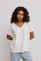 T shirt z dekoltem w kształcie V w kolorze ECRU- V NECK-XL. Białe t-shirty damskie Marsala, xl, bez wzorów, z bawełny, bez kołnierzyka. Za 79.90 zł.