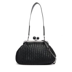 Torebka Weekend Max Mara. Czarne torebki klasyczne damskie Weekend Max Mara, bez dodatków. Za 2,239.00 zł.