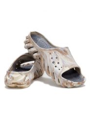 Crocs Klapki w kolorze beżowym rozmiar: 39/40. Brązowe klapki damskie Crocs, bez wzorów, z otwartym noskiem, bez obcasa, bez zapięcia. Za 188.40 zł.