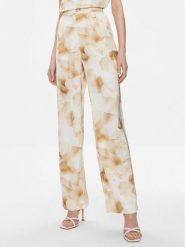 Calvin Klein Spodnie materiałowe K20K206884 Beżowy Regular Fit. Brązowe spodnie materiałowe damskie Calvin Klein, bez wzorów, z materiału. Za 359.99 zł.