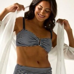 Damska góra bikini Aceana III. Niebieskie bikini Regatta, bez wzorów, z elastanu. Za 154.00 zł.