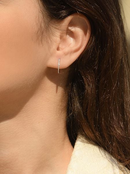 DIAMANTA Złote kolczyki-kreole z diamentami rozmiar: onesize. Szare kolczyki damskie DIAMANTA, z diamentem, złote. Za 1,609.99 zł.